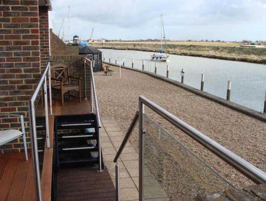 Stunning 1 Bedroom Apartment Over Looking River Rye Exterior foto